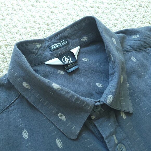 Volcom short sleeve button-up - Picture 4 of 10